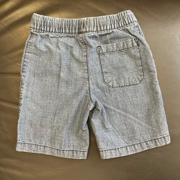 Stylish Denim Shorts - Picture 2 of 3